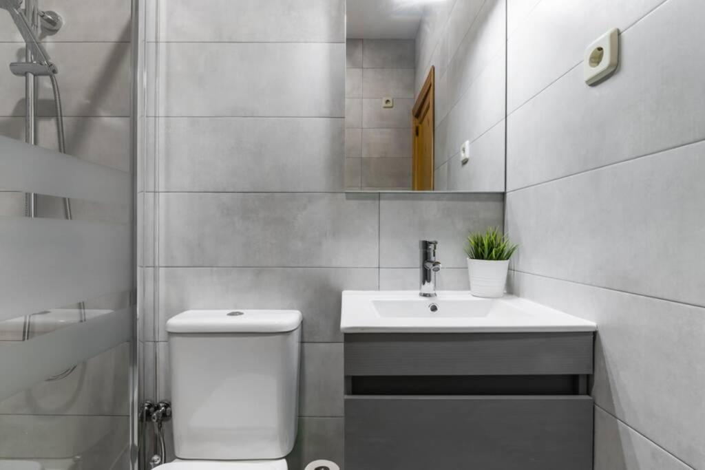 Appartamento Coqueto Piso En Madrid/Atocha. 4 Personas 2 Hab Esterno foto